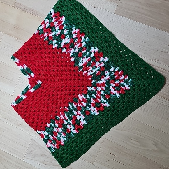 Vintage 70s Handmade Girls Christmas Crochet Knit Poncho 21" X 30" - Picture 2 of 9